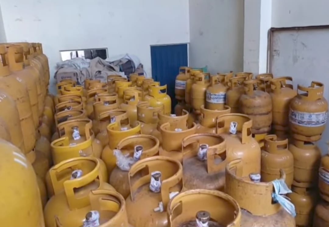 Contrabando: Comisan al menos 200 garrafas de GLP en un depósito en El Alto, hay dos aprehendidos
