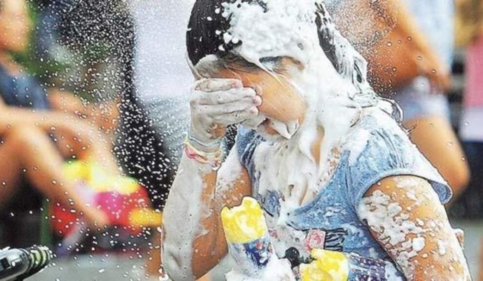 El uso de espumas es un riesgo para la salud visual. Foto: Referencial.