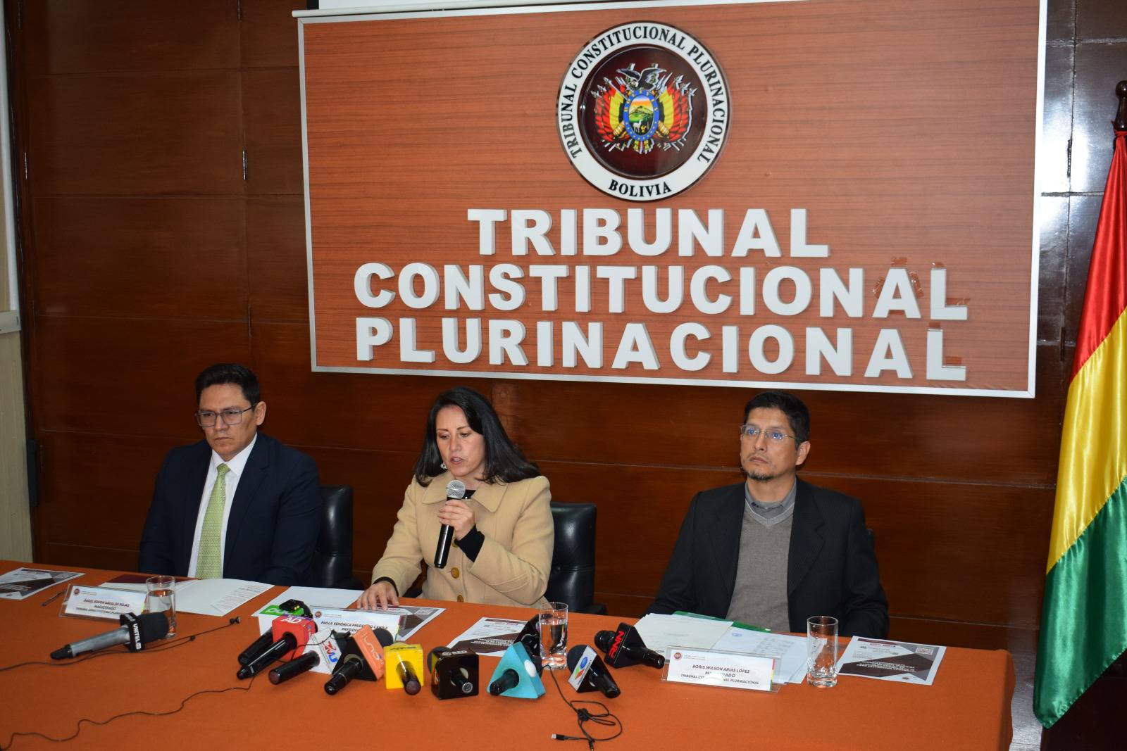 Paola Verónica Prudencio, presidenta del TCP, en conferencia de prensa. Foto: TCP.
