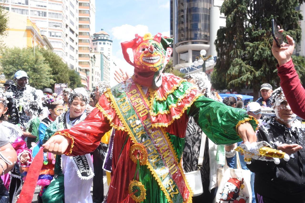 El personaje del Pepino en el Carnaval paceño. Foto: AMUN.