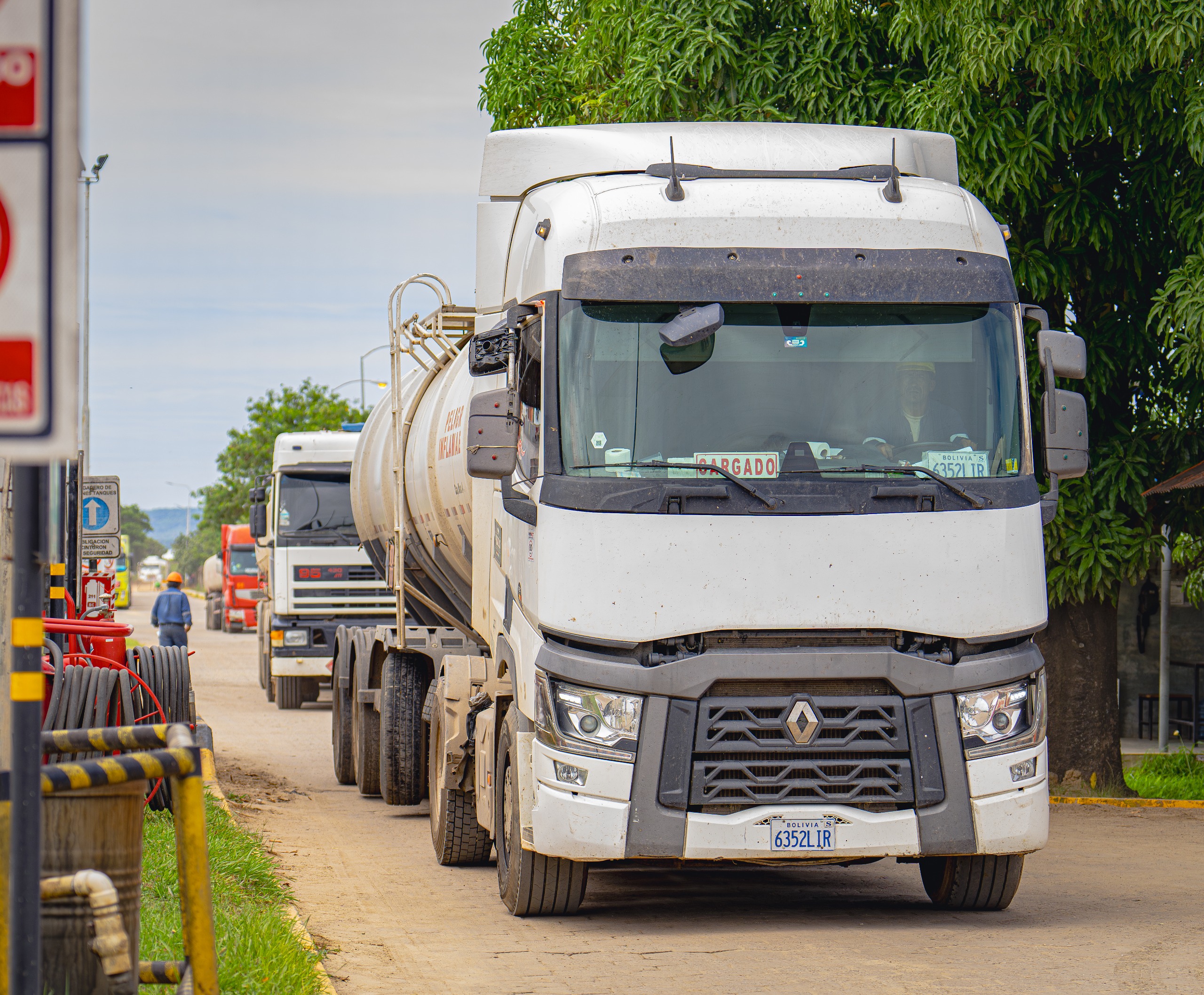 Camión cisterna de YPFB. Foto: YPFB.