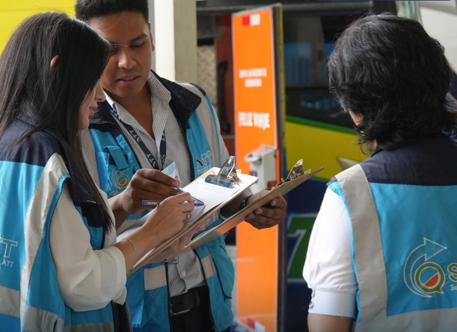 Personal de la ATT reforzó controles en las terminales terrestres. Foto: ATT.