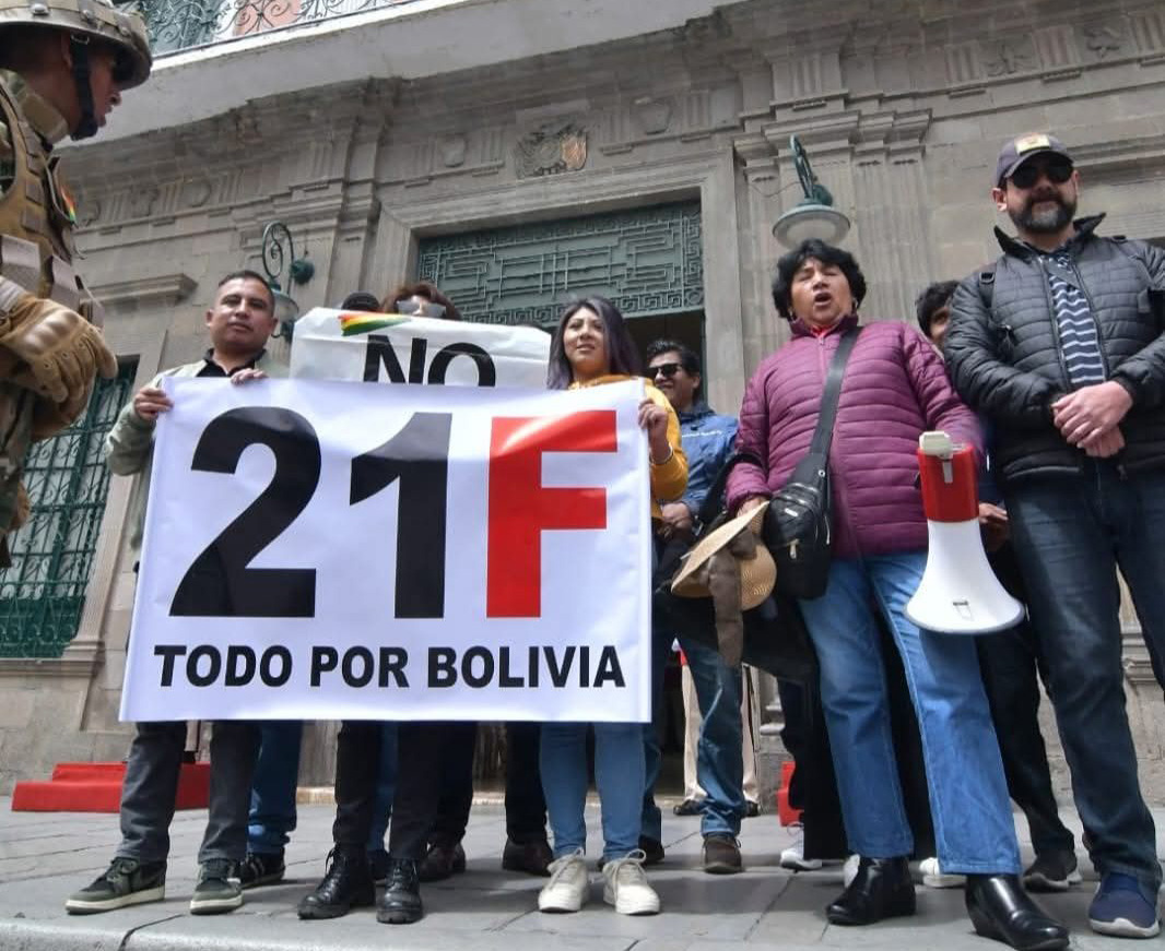 Activistas del 21F en la plaza Murillo, La Paz. | Foto: RRSS