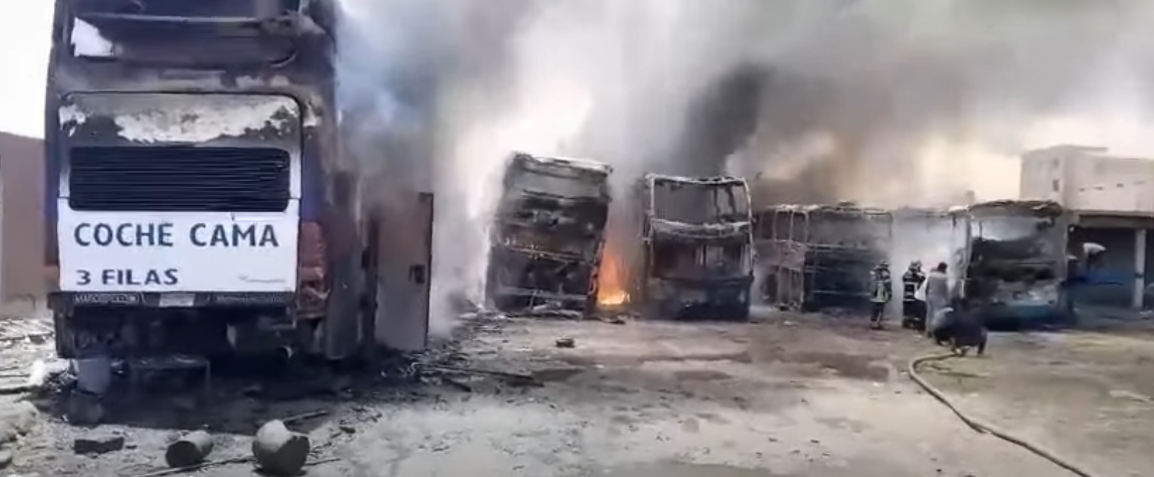 Captura de incendio en taller mecánico en Oruro. Foto: Redes Sociales.