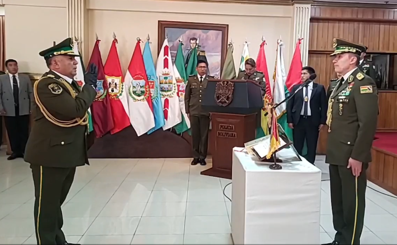 Posesión del nuevo inspector general de la Policía Boliviana, Lionel David Valenzuela Peláez. Foto: Captura Red Policial de Comunicaciones.