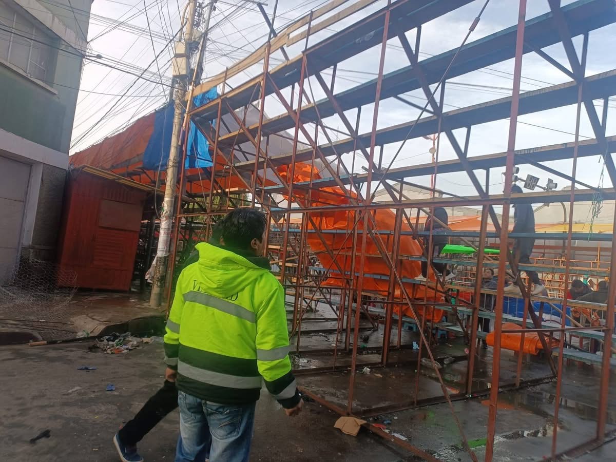 Limpieza de vía tras conclusión de Carnaval de Oruro. Foto: GAMO.