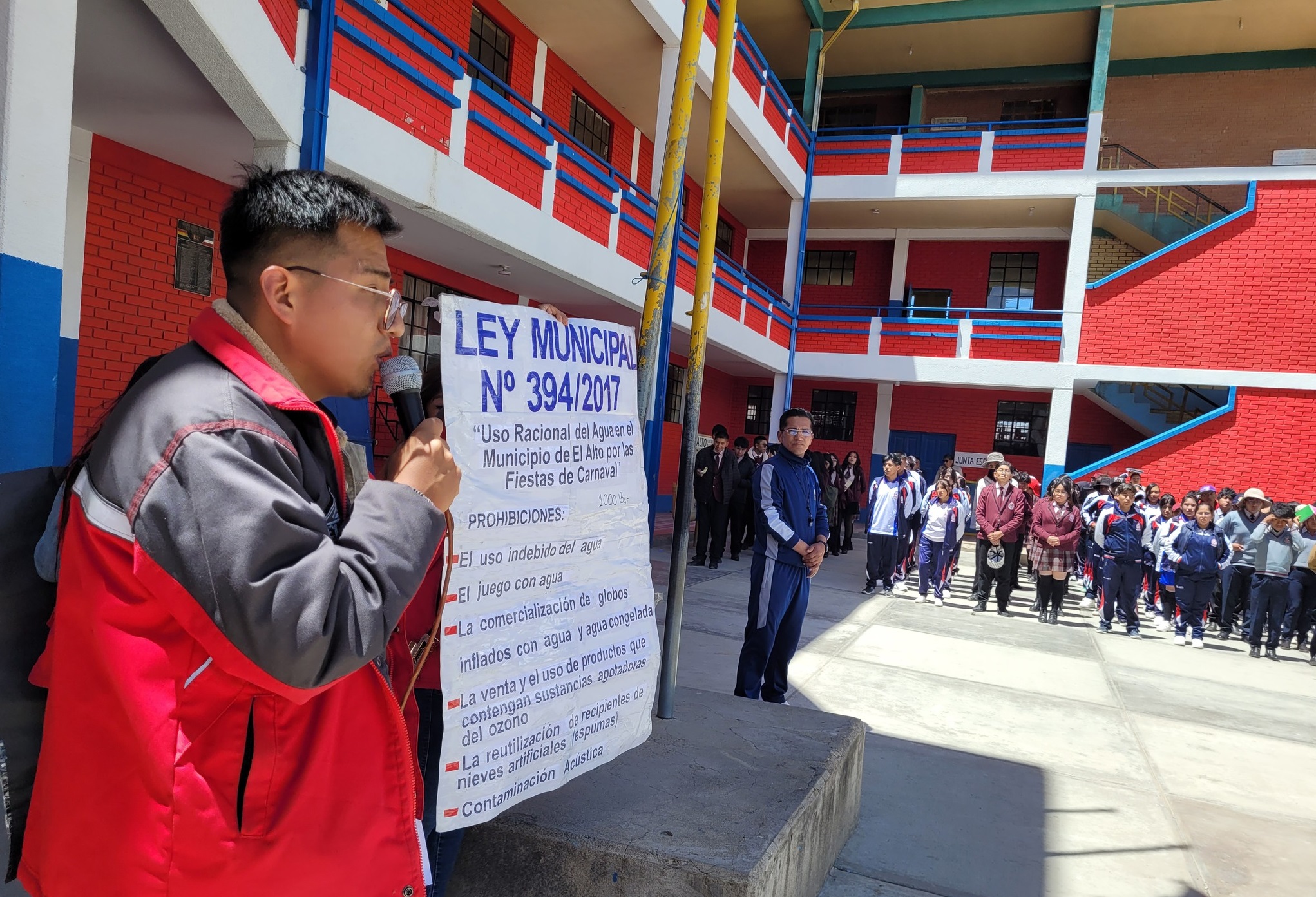 Socialización de la Ley Municipal N° 394 de 2017 en colegios. Foto: GAMEA.