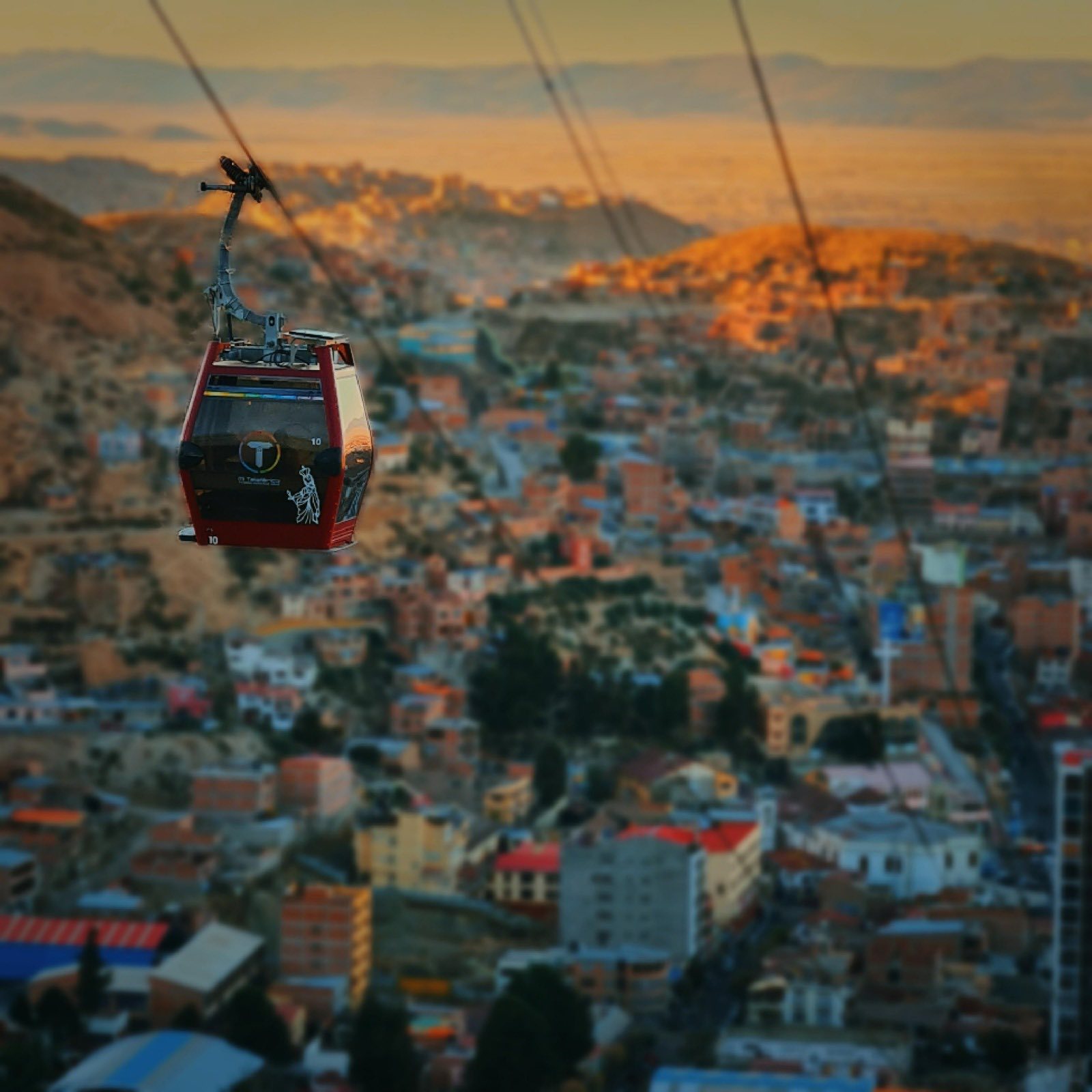 Línea Turística Virgen del Socavón en Oruro. Foto: Teleférico Turístico Virgen del Socavón - Oruro.