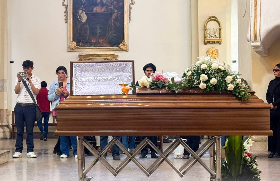 Misa de cuerpo presente en la Catedral Metropolitana de Sucre. Foto: GADS.