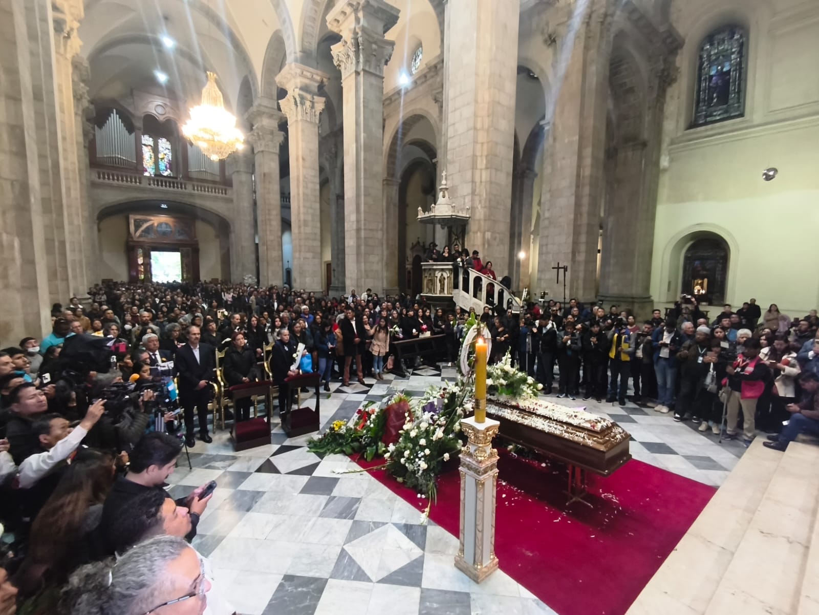 Misa de cuerpo presente en la Catedral de La Paz, Foto: GAMLP.