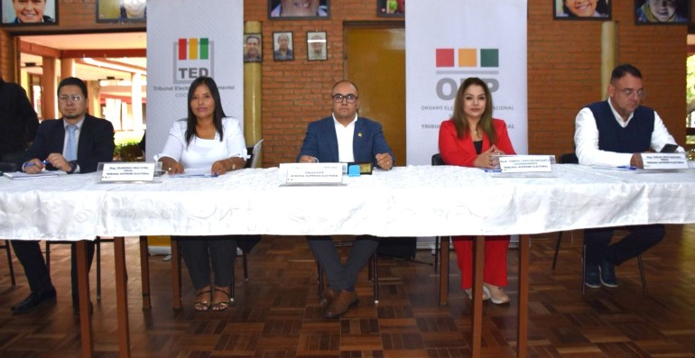 Autoridades del Órgano Electoral reunidos en Cochabamba. Foto: TSE