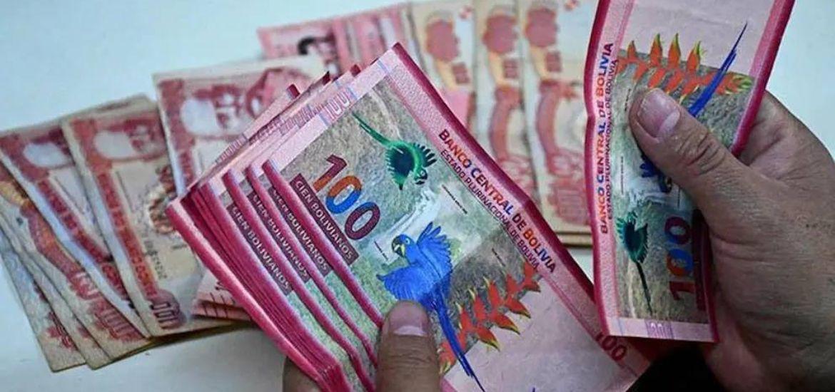 Cortes de 100 bolivianos en actual circulación. Foto: Redes sociales.