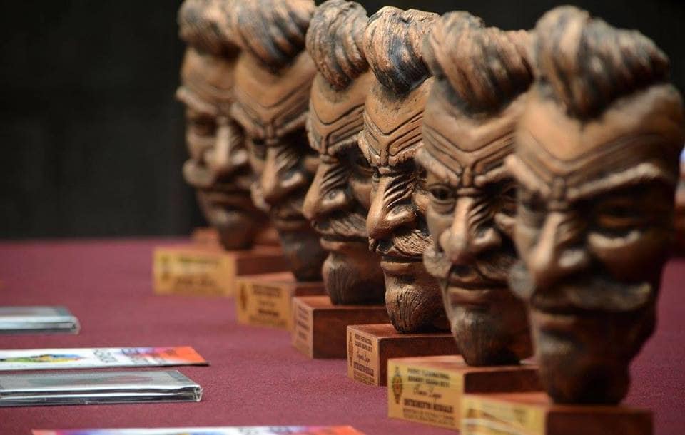 Estatuillas pertenecientes a Premios Eduardo Abaroa. | Foto: Archivo.