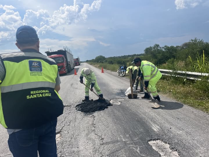Trabajo de la Administradora Boliviana de Carreteras en Santa Cruz. Foto: ABC.