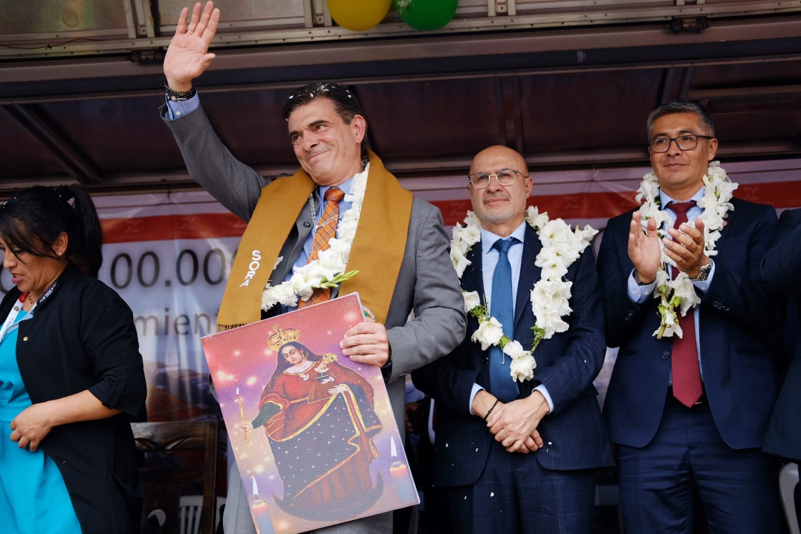 El presidente Rodrigo Paz participó de los actos por la efeméride de Oruro.