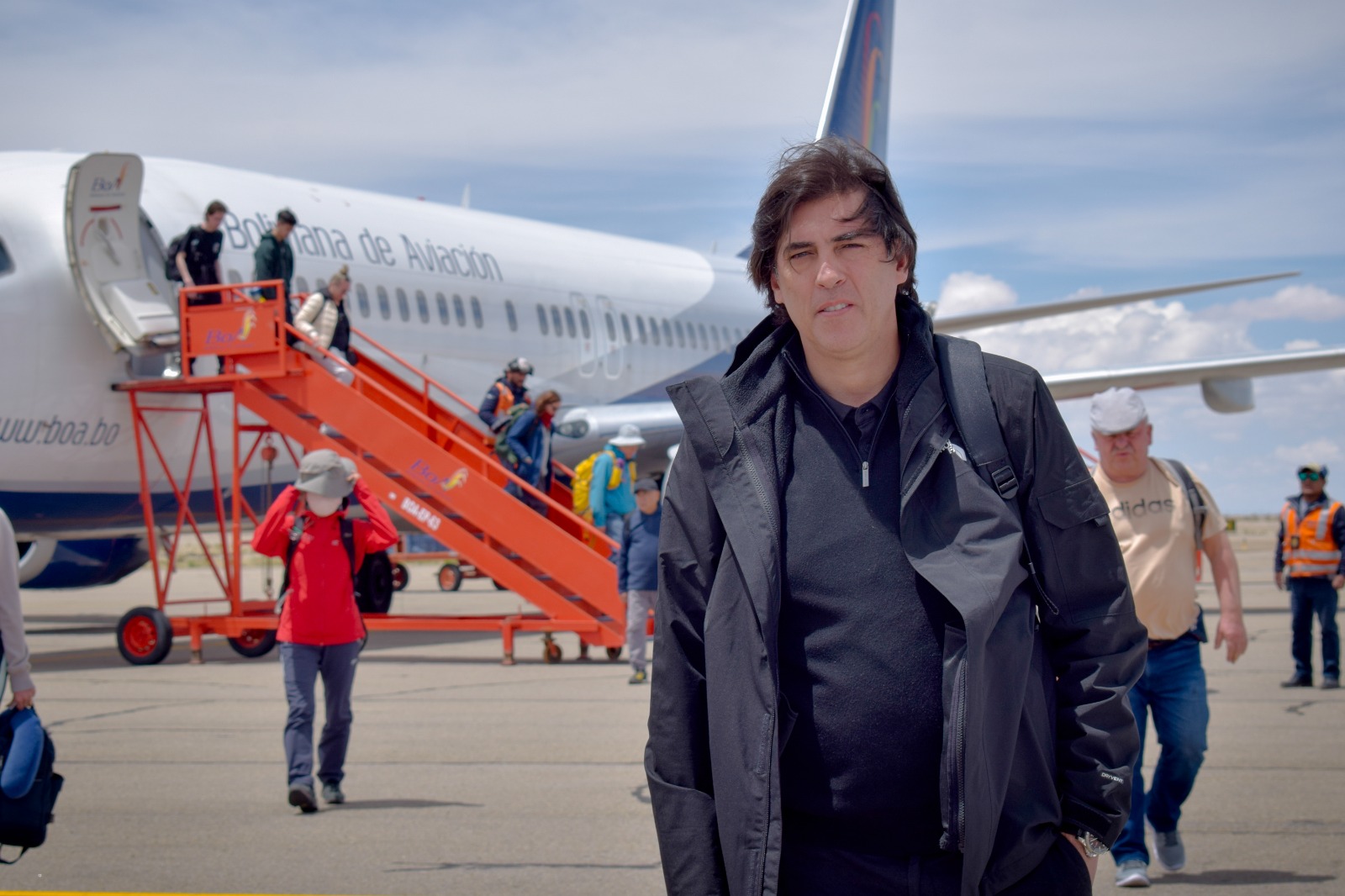 El ministro de Obras Públicas, Mauricio Zamora, en el aeropuerto de Tarija. Foto: MOPSV.