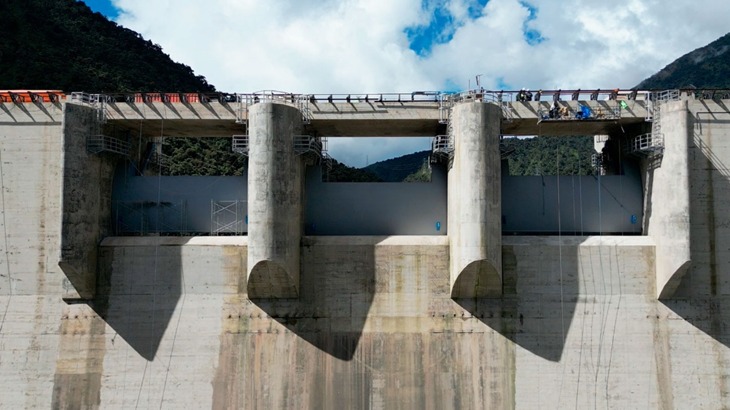 Compuertas Taintor cerradas, vista desde aguas arriba.