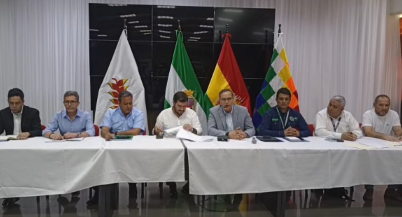 Representantes de YPFB y otras instituciones en la reunión de este lunes. Foto: captura video