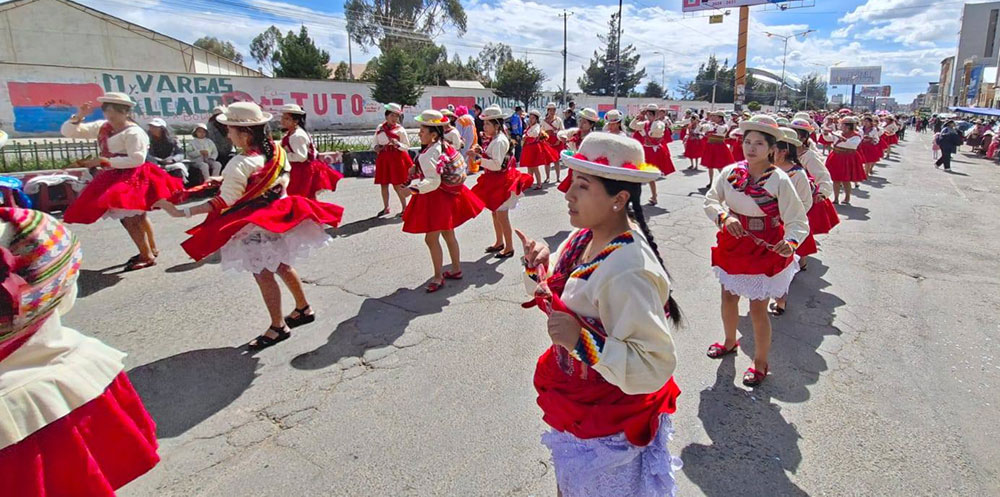 Danzarines en el Anata Andino en El Alto. Foto: GAMEA