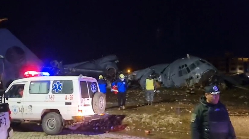 El avión de la FAB siniestrado cerca del Aeropuerto de El Alto. Foto: captura video