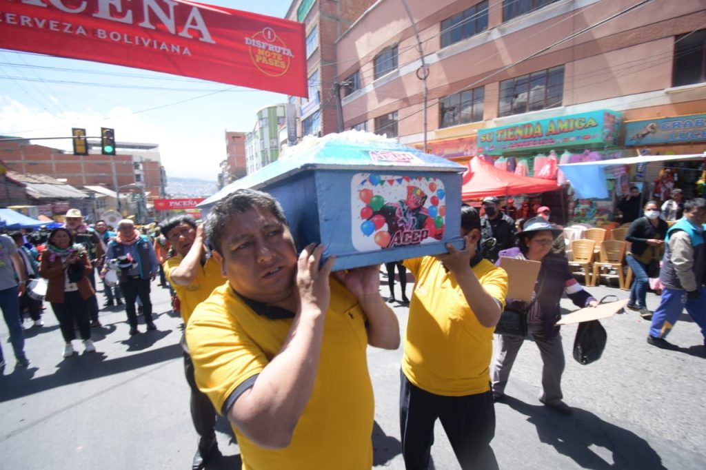 El ataud del Pepino será trasladado al Cementerio General. | Foto: Archivo AMUN.