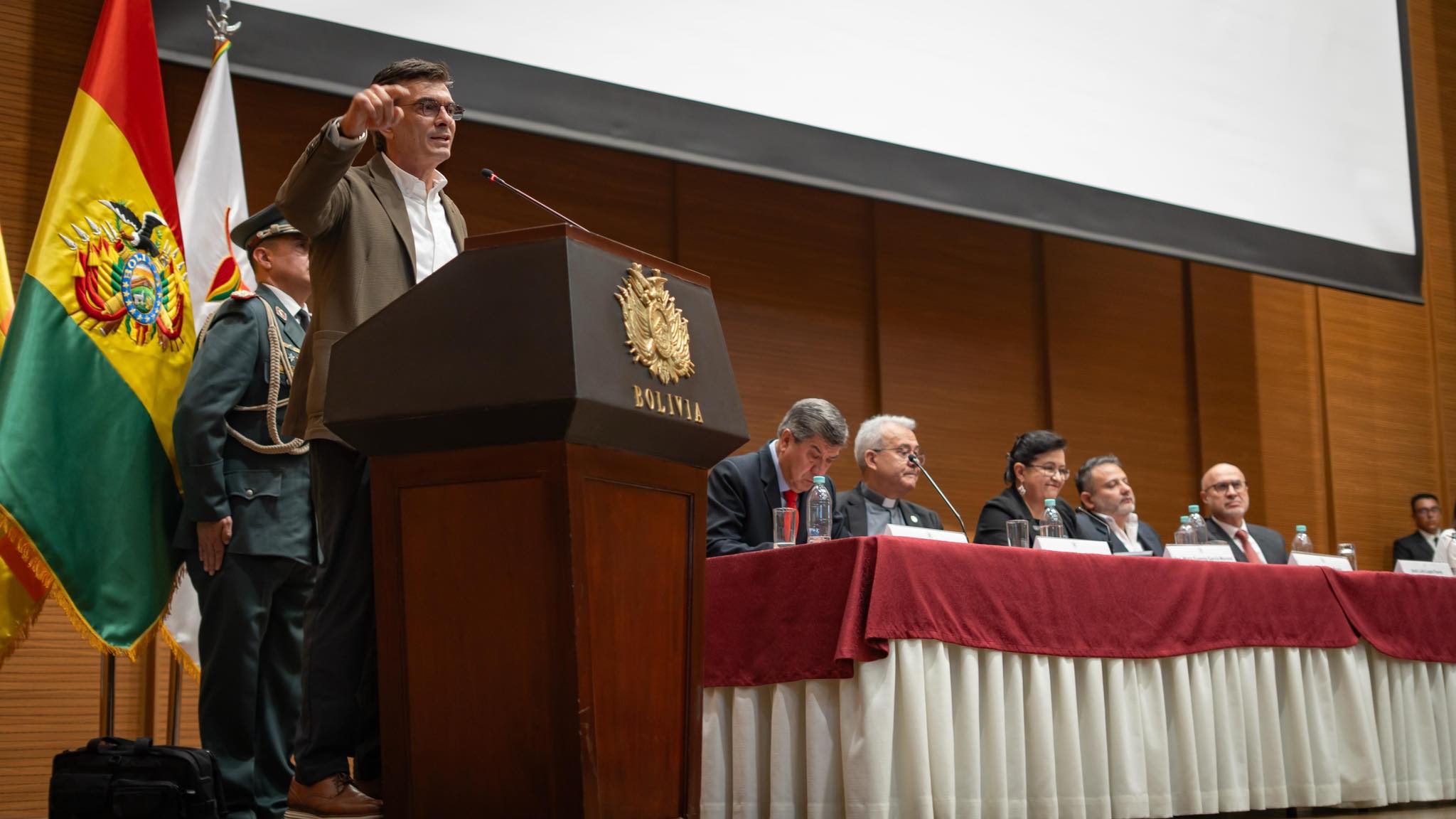 Firma de convenio con seis universidades públicas de Bolivia para la Ciudadanía Digital. Foto: Ministerio de la Presidencia.
