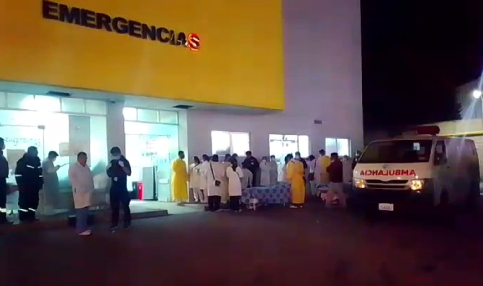Personal médico en el Hospital del Norte de El Alto. Foto: Erbol