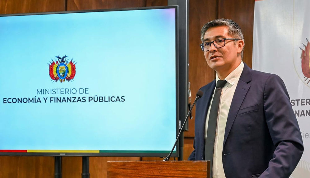 El ministro de Economía y Finanzas Públicas, Gabriel Espinoza, en una pasada conferencia de prensa. Foto: MEFP