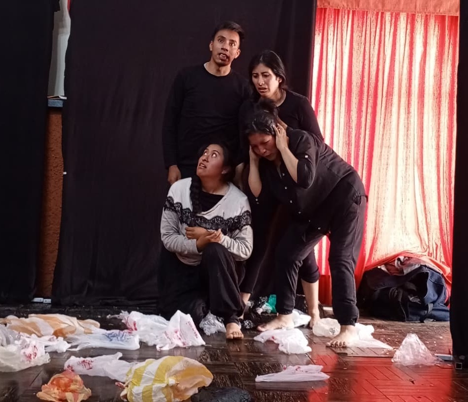 Una de las escenas de la propuesta “Amanecer Gris”. Foto: Colectivo Sileni.