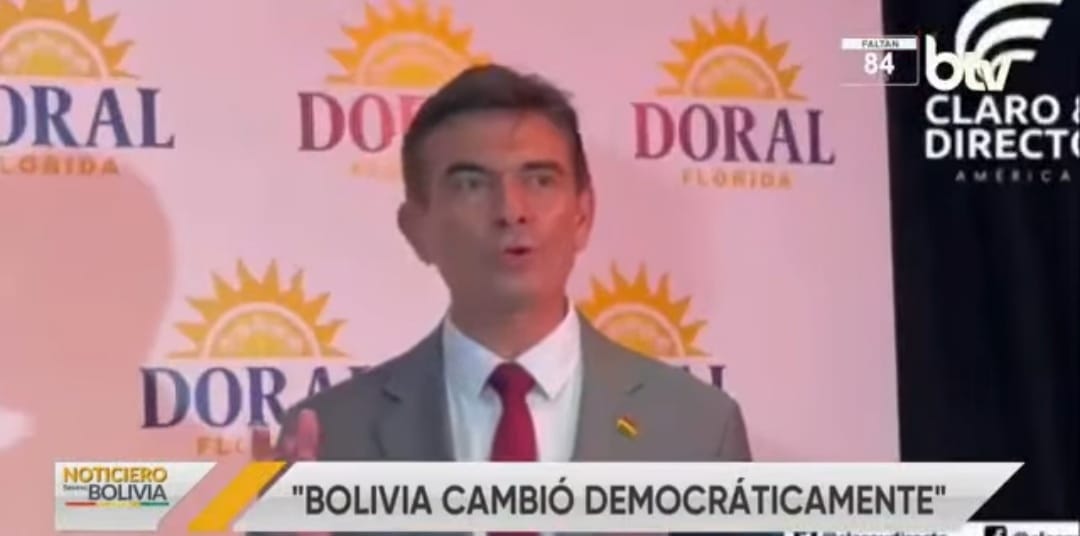 El presidente Rodrigo Paz, en conferencia de prensa en Miami. Imagen: Captura Bolivia Tv.