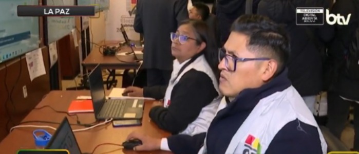 El Centro de Monitoreo del TSE en La Paz. Imagen: Captura Bolivia Tv.