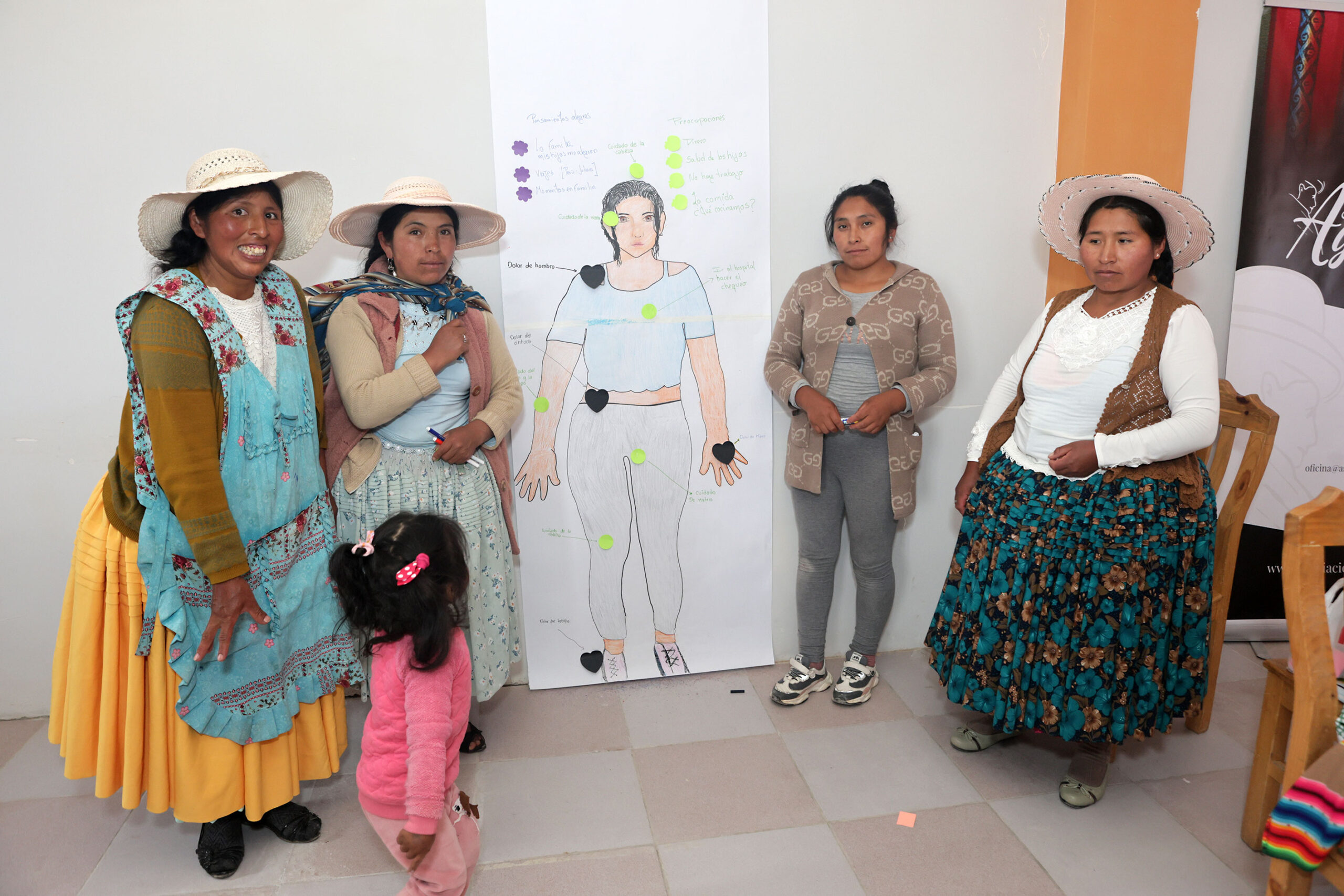 Mujeres de El Alto en el proyecto “Tramarte, encuentros para tejer paz”.