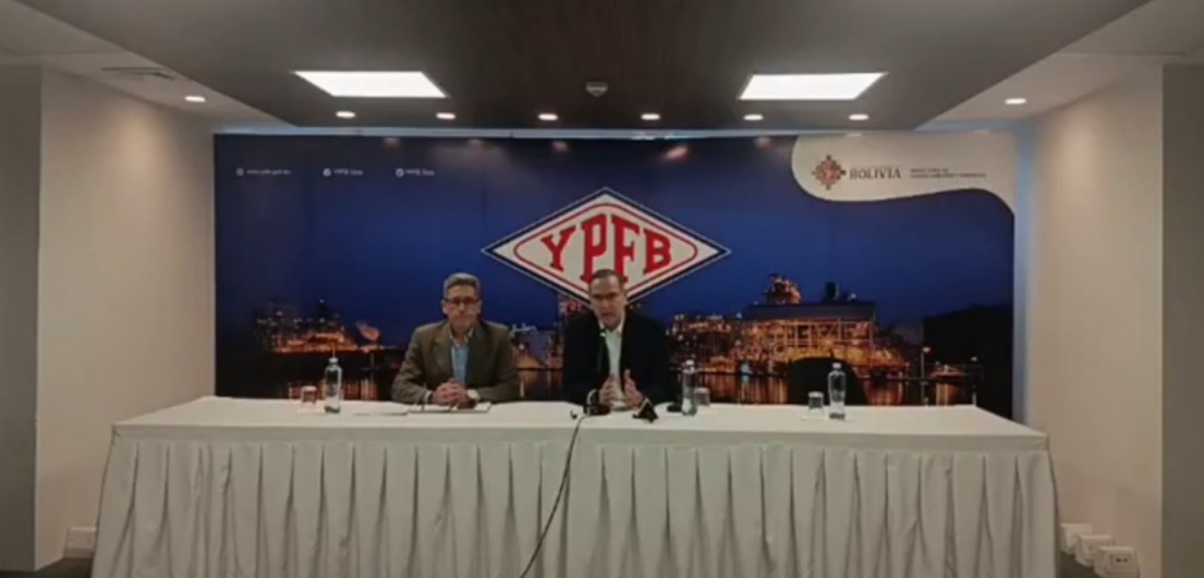 Autoridades de YPFB, en conferencia de prensa. Imagen: Captura.