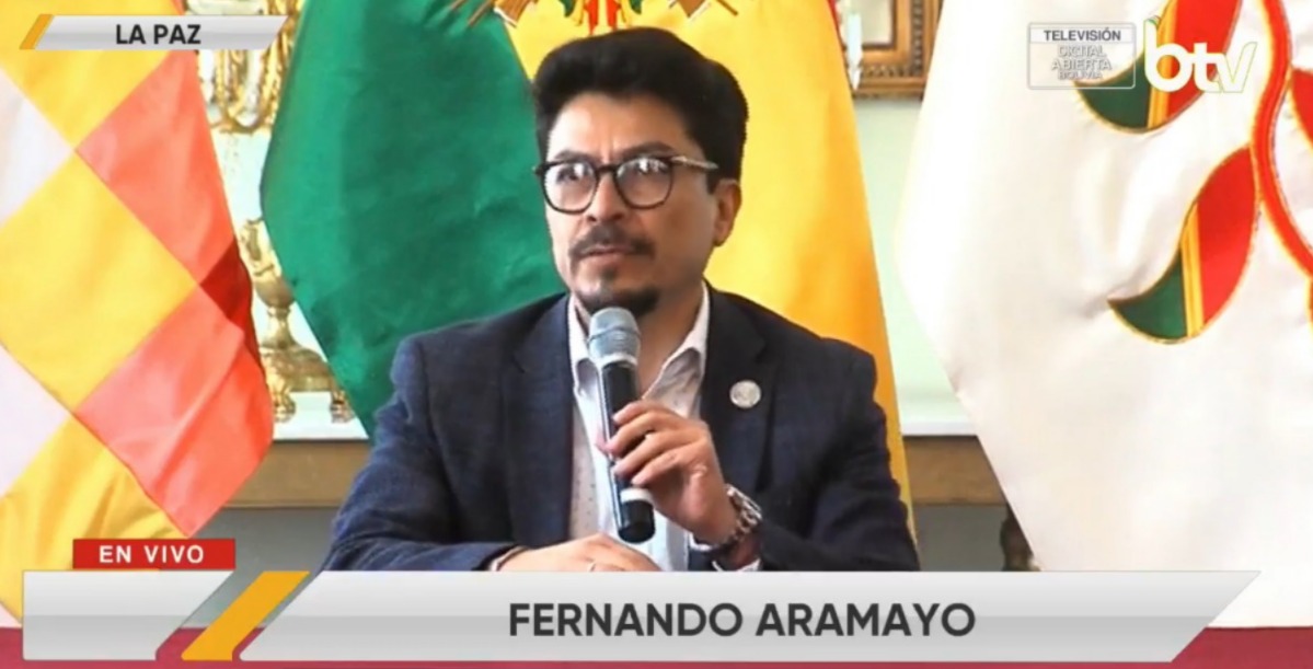 El canciller Fernando Aramayo, en conferencia de prensa, en La Paz. Imagen: Captura Bolivia Tv