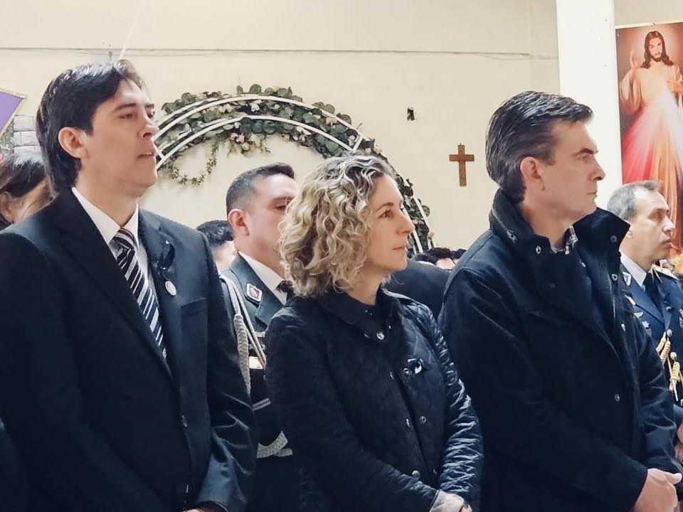 El presidente Rodrigo Paz junto con la Primera Dama y el Ministro de Obras Públicas. Foto: MOPSV.