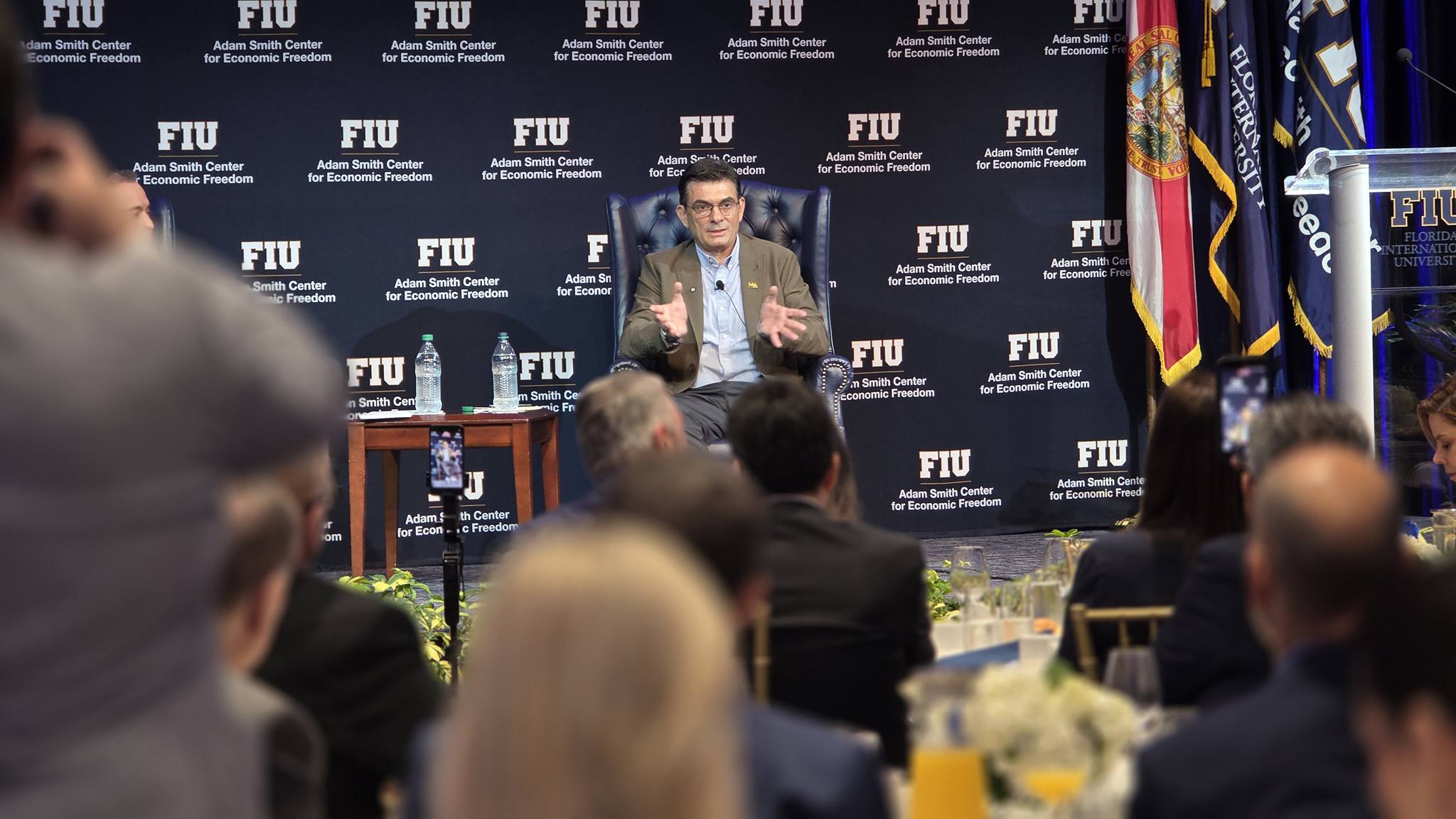 El presidente Rodrigo Paz en el Centro Adam Smith para la Libertad Económica de la Florida International University (FIU). Foto: Redes sociales.