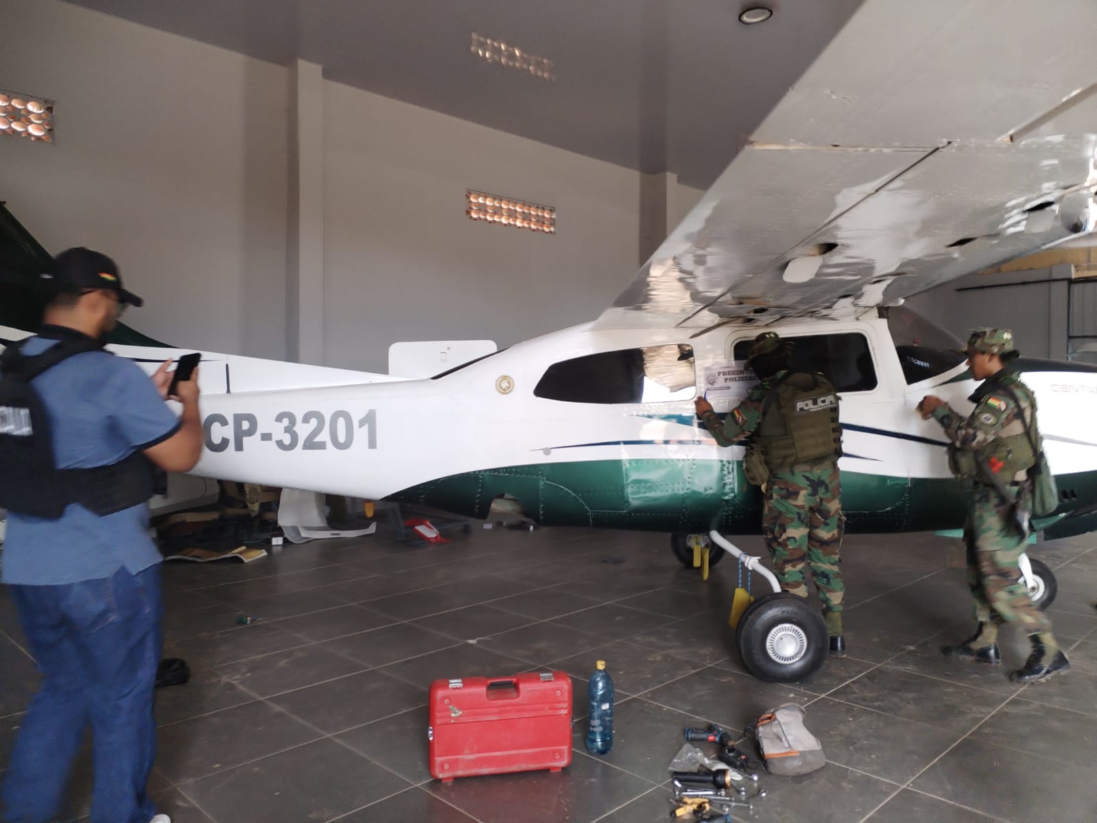 Aeronave secuestrada en operativos de la Policía luego de la aprehensión de Sebastián Marset. Foto: Ministerio de Gobierno.