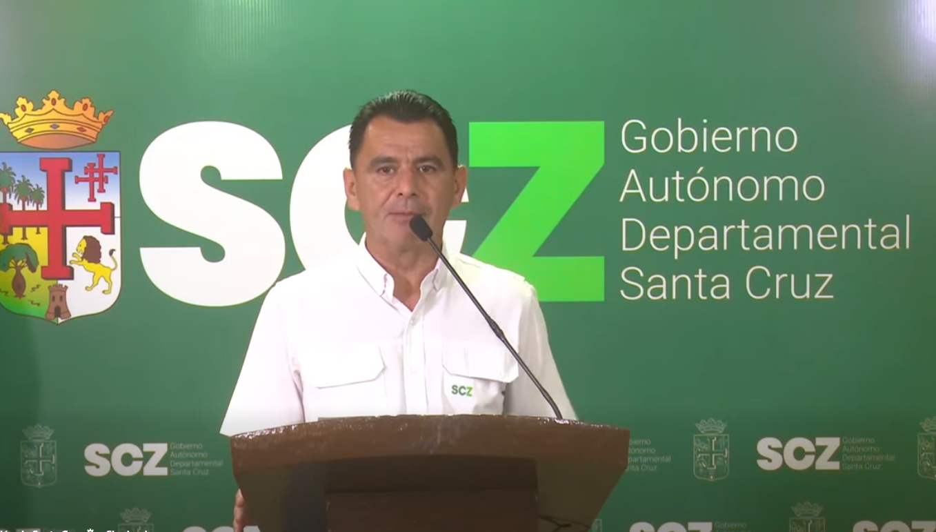 El jefe de Epidemiología del Sedes en Santa Cruz, Carlos Hurtado, en conferencia de prensa. Foto: GADSC.