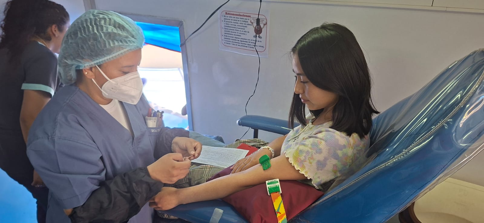 Donante de sangre acude a llamado a la solidaridad ante accidente aéreo. Foto: Sedes La Paz.