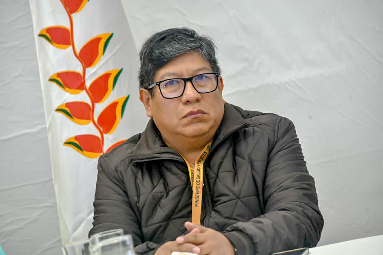 Director general de Epidemiología del Ministerio de Salud y Deportes, Jhemis Molina, informa sobre casos de viruela símica. Foto: Ministerio de Salud y Deportes.