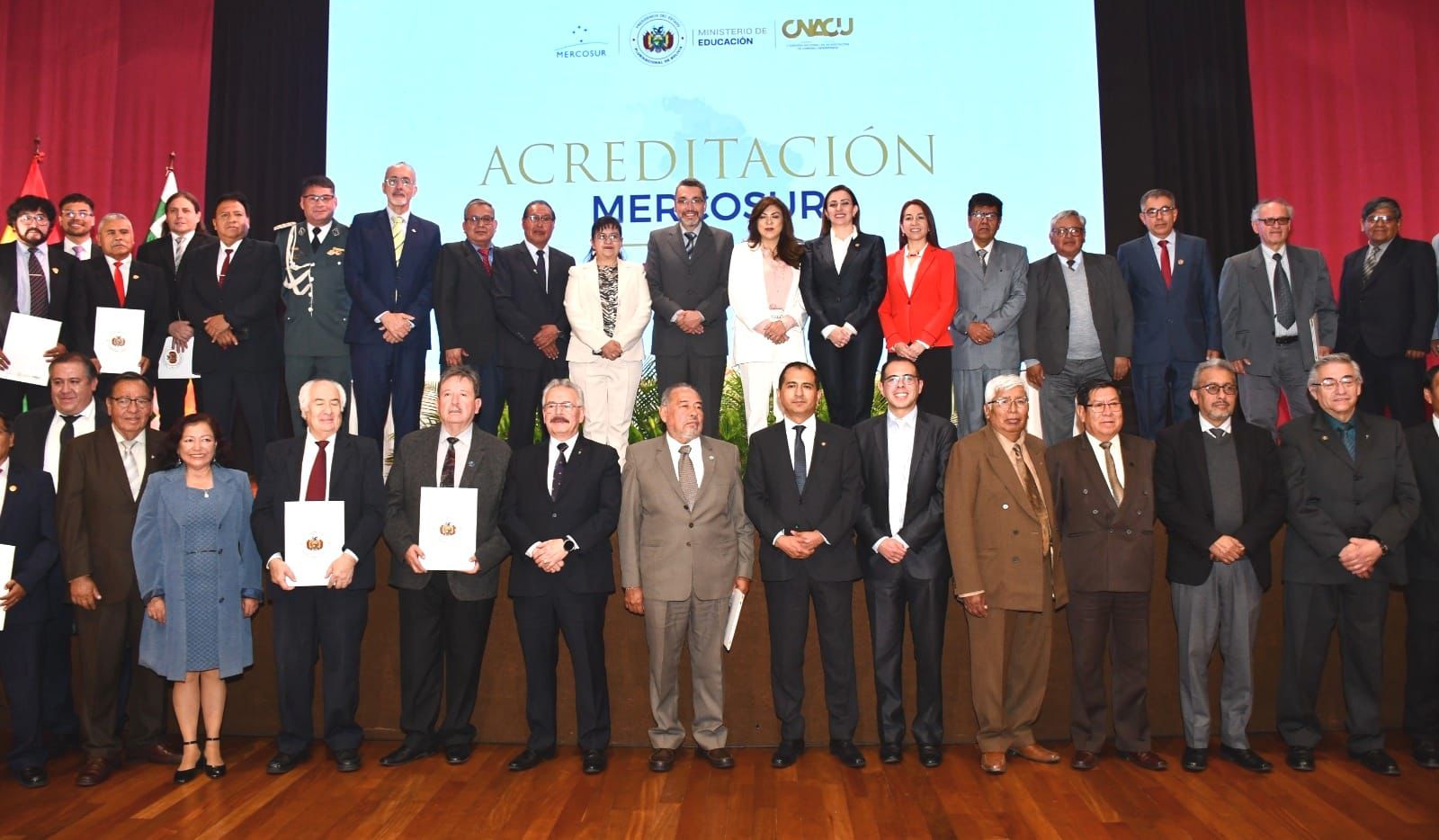 Entrega de dictámenes ARCU-SUR. Foto: Ministerio de Educación.