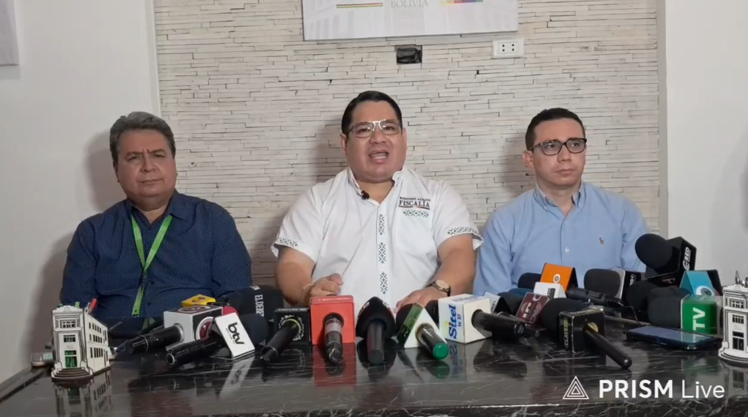 Conferencia de prensa de la Fiscalía General del Estado en Santa Cruz. Foto: Captura Fiscalía General del Estado.