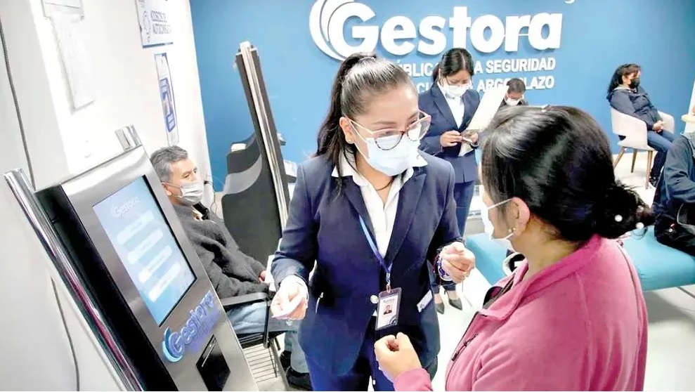 Una ciudadana se acerca al servició de atención en la Gestora. Foto: Archivo/ABI