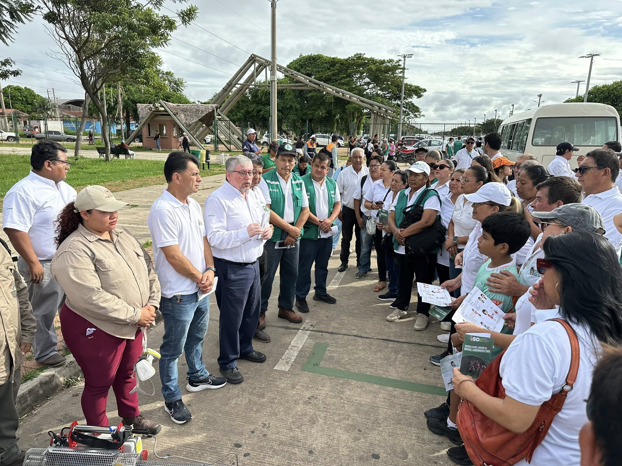 "Gran minga" desarrollada este sábado en Santa Cruz contra la chikungunya. Foto: Sedes Santa Cruz.