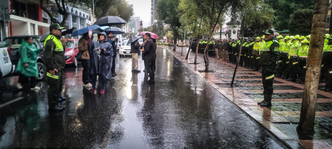 Policía desplegada para el control y cumplimiento del Auto de Buen Gobierno en La Paz. Foto: Comando Departamental de La Paz.