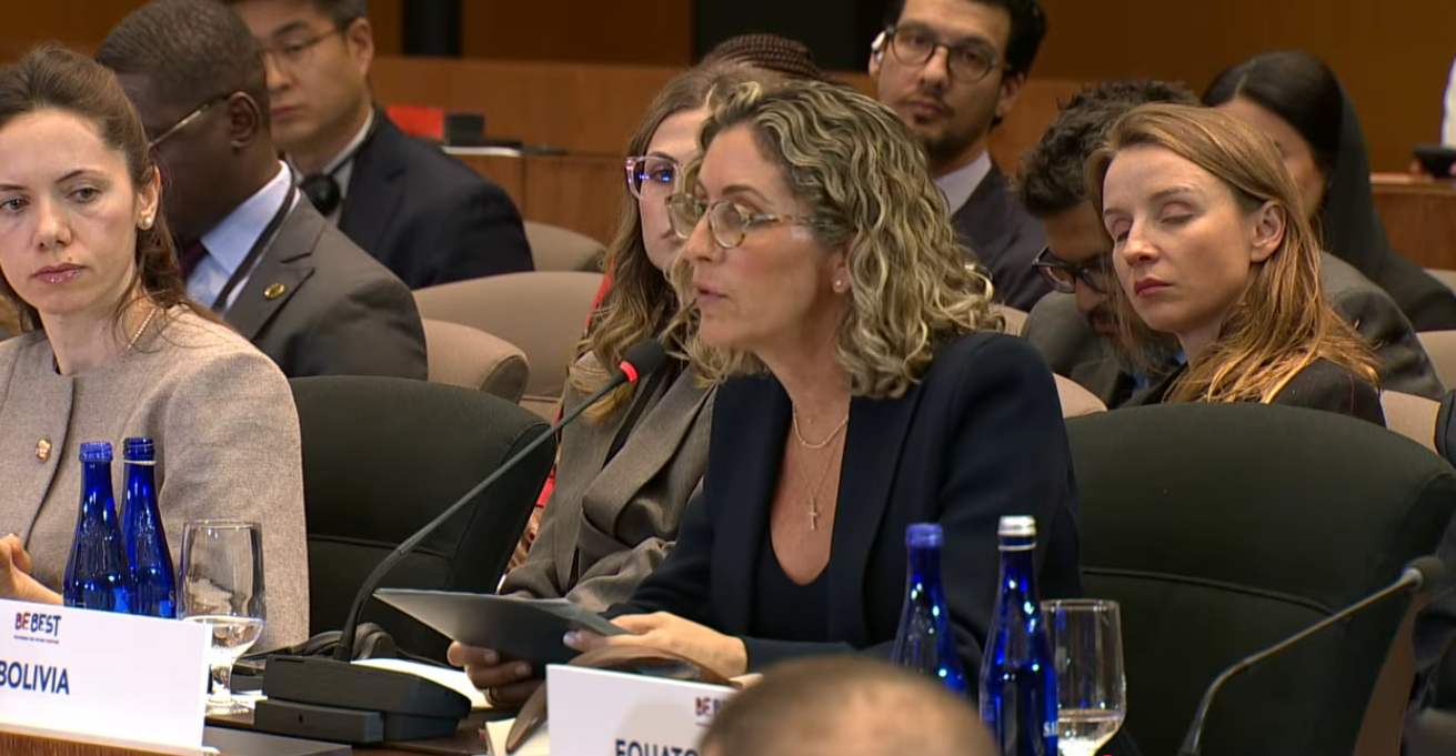 Primera dama de Bolivia, María Elena Urquidi, en encuentro “Fomentando el Futuro Juntos”.