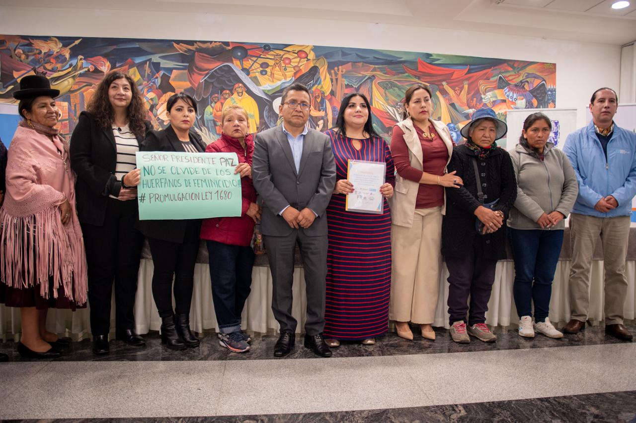 Acto de presentación del Reglamento de la Ley 1680 en Casa Grande del Pueblo. Foto: Defensoría del Pueblo.