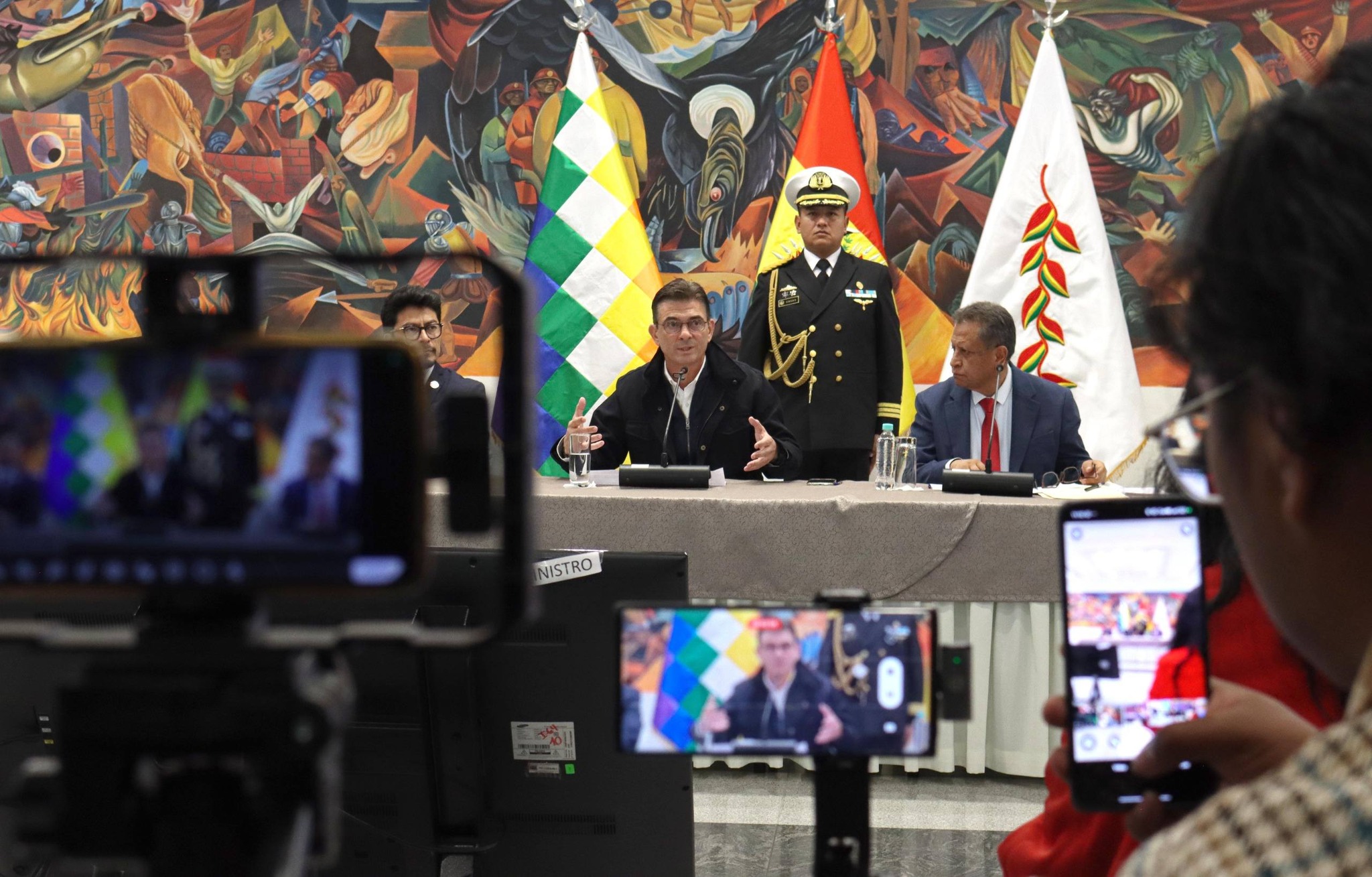 Presidente de Bolivia, Rodrigo Paz, en conferencia de prensa esta martes en Casa Grande del Pueblo. Foto: Presidencia.