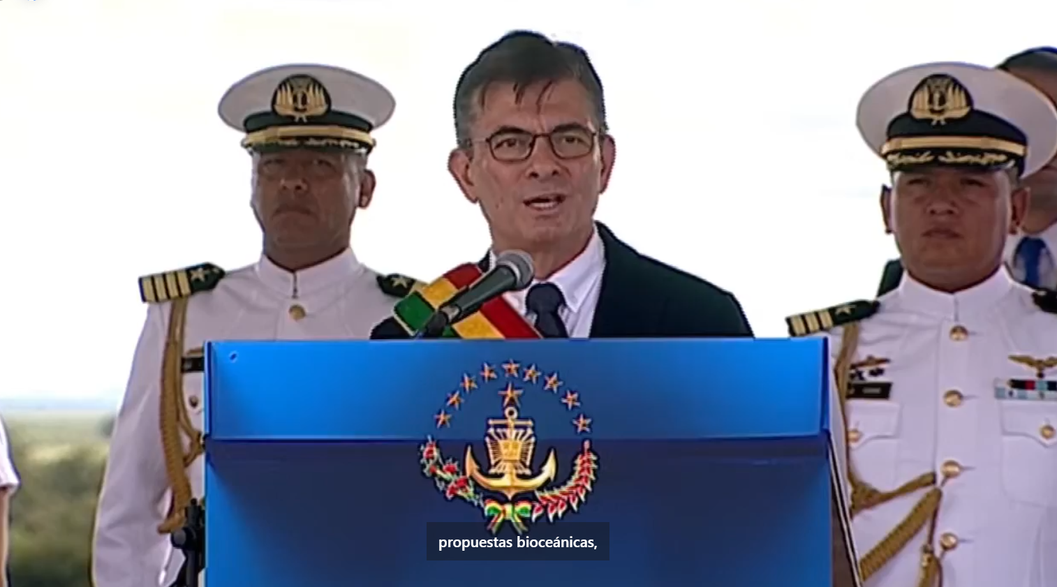 El presidente de Bolivia, Rodrigo Paz, en su discurso en Puerto Quijarro por el Día del Mar. Foto: Captura transmisión en vivo.