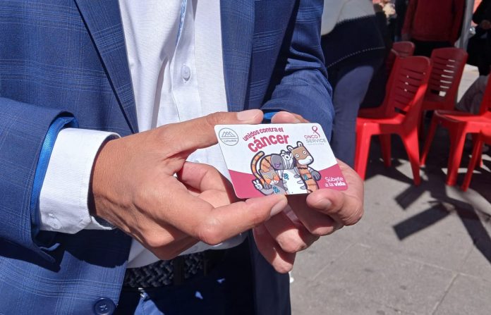 Tarjeta “Súbete a la Vida” para pacientes con cáncer en La Paz. Foto: GAMLP.